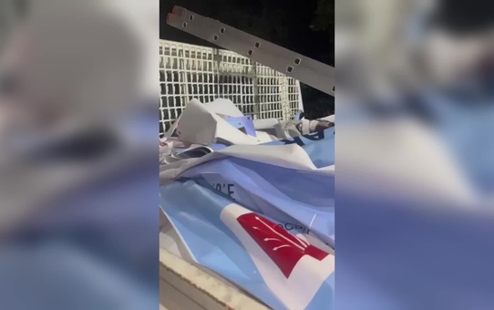 AKP'li Belediye Başkanı CHP Adayının Afişlerini Toplattı
