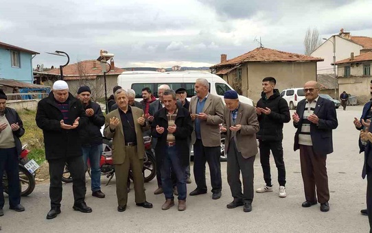 Kütahya'dan Umre'ye Dua ve Gözyaşlarıyla Uğurlama