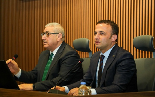 Kahramanmaraş'ın Pazarcık ilçesi Belediye Başkanı İbrahim Yılmazcan, Fatsa Belediye Başkanı İbrahim Etem Kibar'a hemşerilik beratı verdi