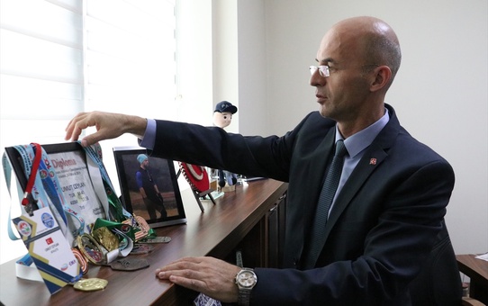 Erzurum Emniyet Müdür Yardımcısı Umut Ceylan, spor dolu yaşamıyla örnek oluyor