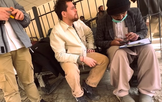 Afganistan'a giden YouTuber Alper Rende, yaşadıklarını gizli kamerayla kayda aldı: Kendimi bu kadar çaresiz hissetmemiştim