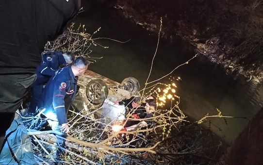Adana'da sulama kanalına düşen otomobilin sürücüsü yaralandı