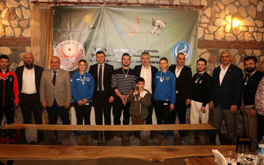 Macaristan'da düzenlenen Dünya Karate Şampiyonası'nda madalya kazanan sporcular ödüllendirildi