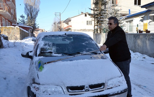 Kars'ın Sarıkamış ilçesi beyaza büründü