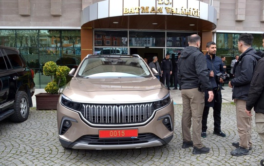 Sanayi ve Teknoloji Bakanı Togg ile Batman Valiliğine geldi