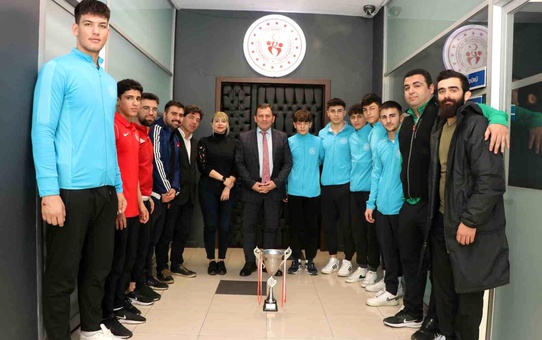 Kayseri Gençlik ve Spor İl Müdürlüğü Spor Kulübü Güreş Takımı U17 Yıldızlar Grekoromen Türkiye Şampiyonu