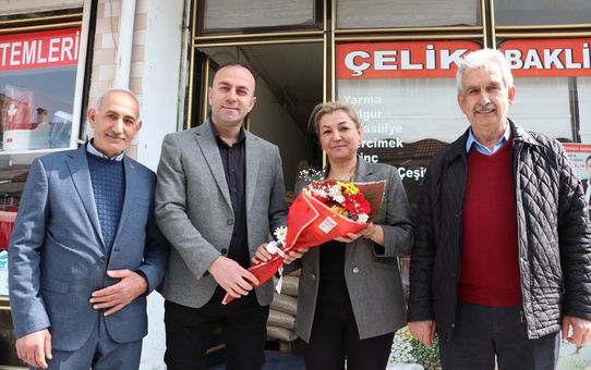 Havza Muhtarları Derneği, Karşıyaka Mahallesi Muhtarı Sevil Çelik'in 8 Mart Dünya Kadınlar Günü'nü kutladı