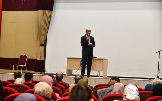 KMÜ'de 'Ümmete Umut Olmak' Konferansı Gerçekleştirildi