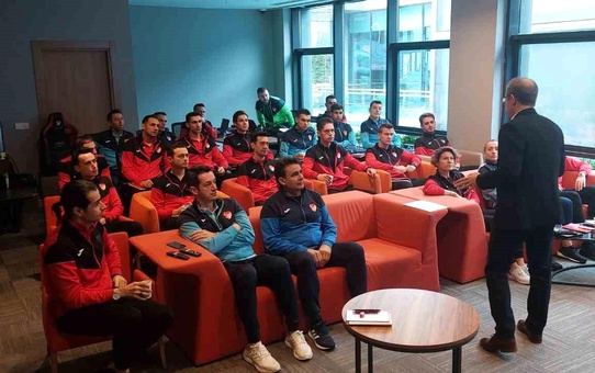 MHK, VAR Hakemlerine Eğitim Verdi