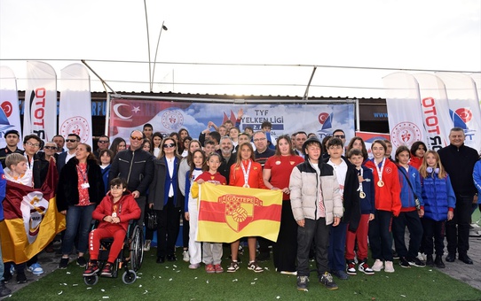 Foça'da düzenlenen TYF Yelken Ligi Techno 293 ve IQ Foil 2. ayak mücadeleleri sona erdi