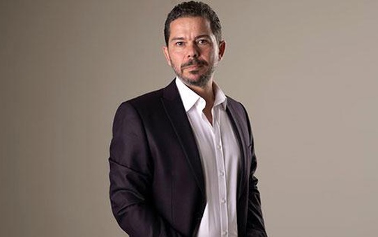 Atılay Uluışık, Bizimkilerin Ali'sinden kurtulamıyor