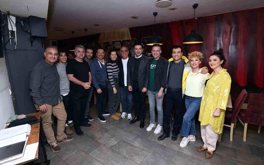 Beşiktaş Belediye Başkanı Rıza Akpolat, Güldür Güldür Show oyuncularını ziyaret etti