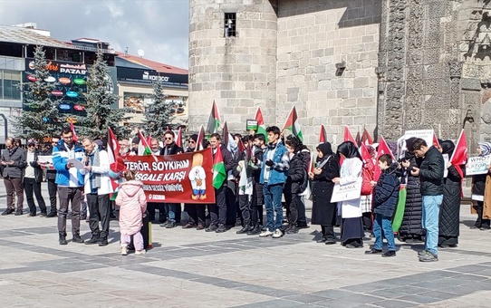 Erzurum'da Sağlık Çalışanları İsrail'in Gazze'ye Yönelik Saldırılarını Protesto Ediyor
