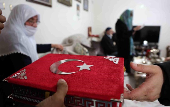 Elazığ Belediye Başkanı Şahin Şerifoğulları, şehit Binbaşı Zafer Kılıç'ın ailesini ziyaret etti