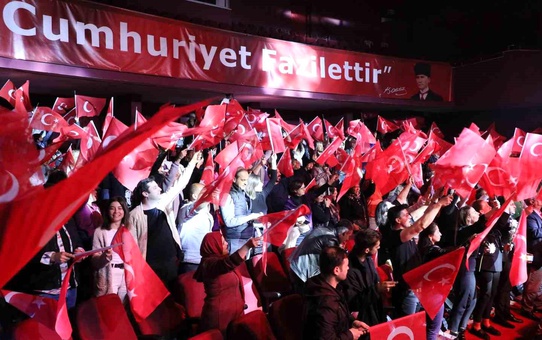Aydın Büyükşehir Belediyesi, Çanakkale Zaferi'nin 109'uncu yıldönümünde özel bir konser düzenledi