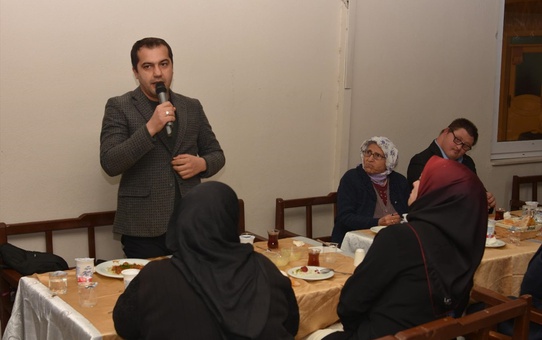 Karaisalı Kaymakamlığı, şehit ailelerine ve gazilere iftar verdi