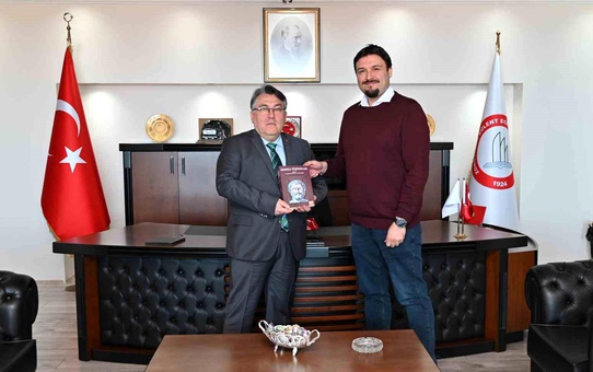 ZBEÜ Rektörü'ne kitap takdimi