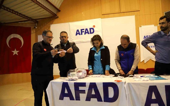 Akhisar'da depremzedeler için kura çekimi yapıldı