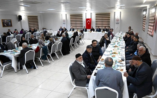 Osmaniye Valisi Erdinç Yılmaz, Huzurevi Sakinleriyle İftarda Buluştu