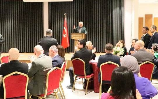 Binali Yıldırım, Karabağlar'da vatandaşlarla iftarda buluştu