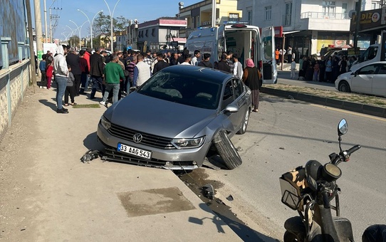 Tarsus'ta otomobilin çarptığı bisiklet sürücüsü hayatını kaybetti, yeğeni yaralandı