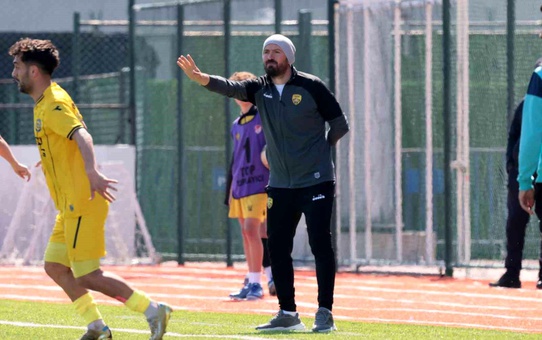 Aliağa FK, Tarsus İdman Yurdu'nu 10-1 gibi farklı bir skorla mağlup etti