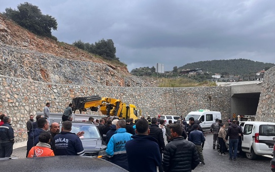 Muğla'da Çöp Kamyonu Devrildi: Sürücü Hayatını Kaybetti