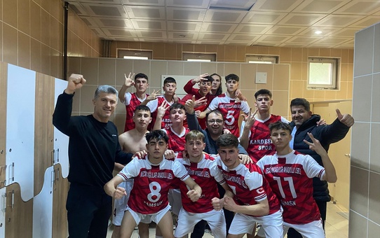 Tekkeköy Necati Akçağlılar Anadolu Lisesi Futsal Takımı Yarı Finale Yükseldi