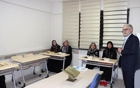 Erzurum Müftülüğü, Karayazı'da hafızlık yapan öğrencileri ziyaret etti