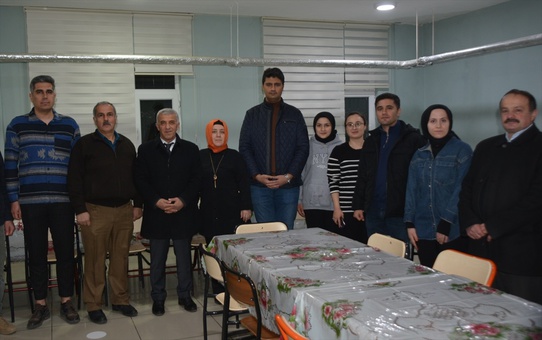 Trabzon'da Çaykara Kaymakamı Gürdal Erbek, öğretmen ve öğrencilerle iftar yaptı