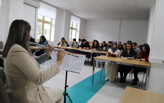 Amasya Üniversitesi'nde Müzik Etkileşimli Kitap Okuma Etkinliği Düzenlendi