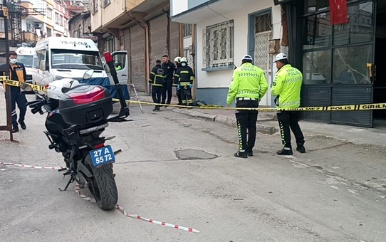 Gaziantep'te geri manevra yapan işçi servisi yaşlı adamı metrelerce sürükleyerek öldürdü