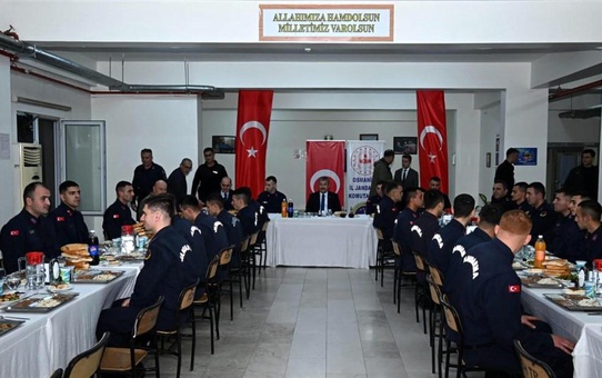 Osmaniye Valisi Erdinç Yılmaz, Jandarma Er Yusuf Kara'yı eşiyle görüntülü konuşmada buluşturdu