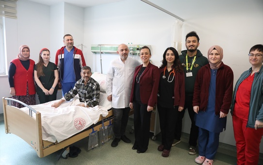 Samsun'da kanser tedavisi gören hastaya yemek borusu yapıldı