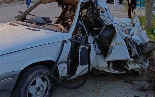 Isparta'da kamyonla otomobil çarpışması: 1 kişi yaralandı