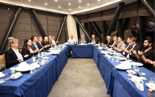Derince Belediye Başkanı Zeki Aygün'e veda iftarı düzenlendi