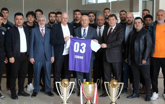 Afyonspor Kulübü, İl Genel Meclisi Başkanı Burhanettin Çoban'a Vefa Ziyareti Gerçekleştirdi