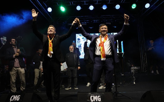 Hamza Dağ, İzmir'i çağlar atlatmayı hedefliyor