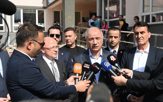 AK Parti Genel Başkanvekili Efkan Ala, oy kullanmak için sandığa gitti