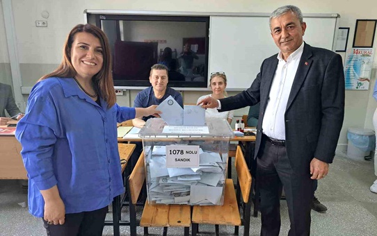 Cumhur İttifakı AK Parti Koçarlı Belediye Başkan Adayı Nedim Kaplan Oyunu Kullandı