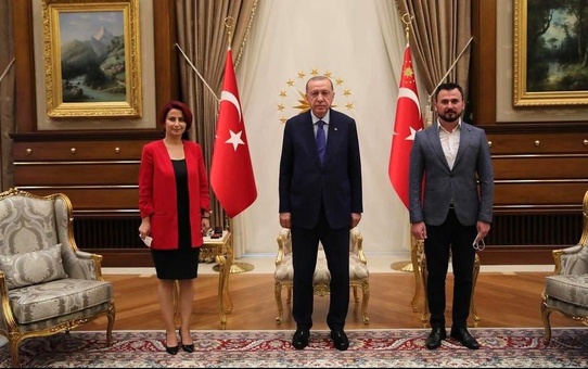 İzmir Kiraz'da Belediye Başkanı ve Eşi Seçimleri Kaybetti