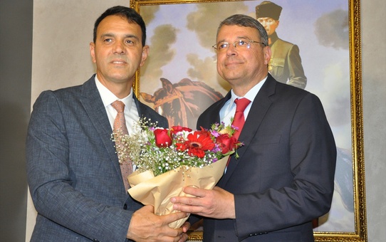 CHP'den Silifke Belediye Başkanı Mustafa Turgut göreve başladı
