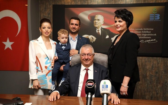 Mehmet Ertaş Edremit Belediye Başkanı olarak göreve başladı