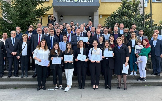 CHP'den Hopa Belediye Başkanı Utku Cihan göreve başladı