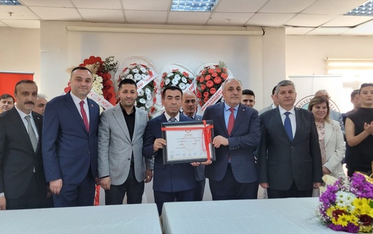 Kayseri'de MHP'den Bünyan, Özvatan ve Sarıoğlan ilçelerinde belediye başkanları mazbatalarını aldı