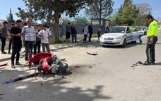 Kilis'te Motosiklet ile Otomobil Kafa Kafaya Çarpıştı: Motosiklet Sürücüsü Ağır Yaralandı