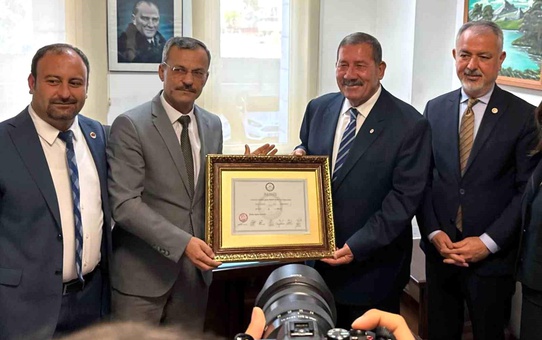 Muğla'nın Milas ilçesinde CHP'li Fevzi Topuz göreve başladı