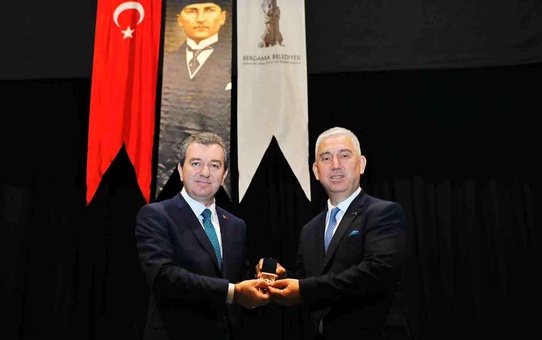 Bergama Belediye Başkanı Dr. Tanju Çelik Göreve Başladı