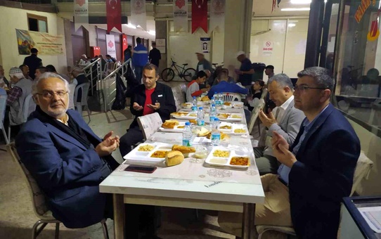 Vakıflar Genel Müdürlüğü, Manisa'da Paylaşım İftarı Düzenledi