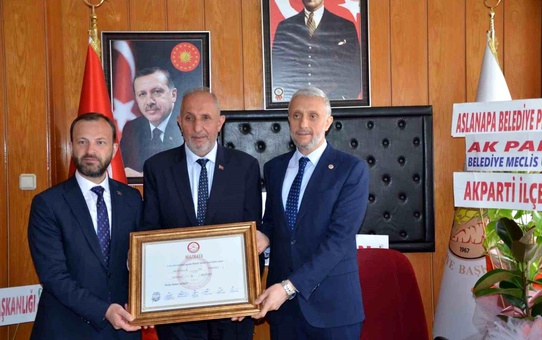 AK Parti'den Aslanapa Belediye Başkanı Seçilen Necati Kulik Göreve Başladı